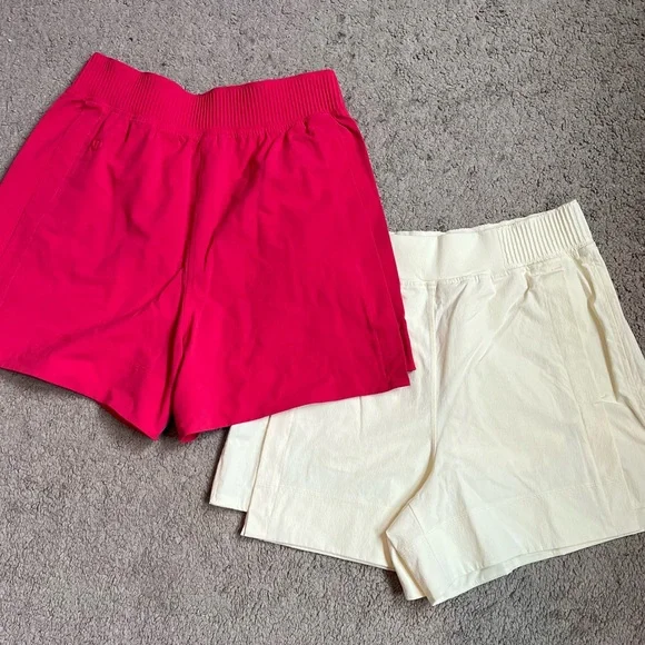 Lululemon Stretch Woven Relaxed-Fit High-Rise
Short 4" - Picture 6 of 6